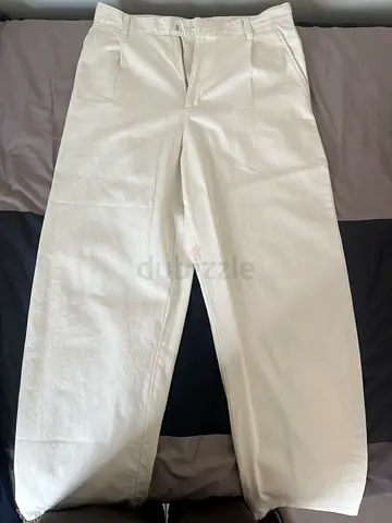 Uniqlo navy and off-white men barrel trousers