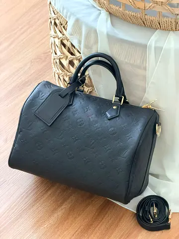 Louis vuitton speedy soft 30 in black
