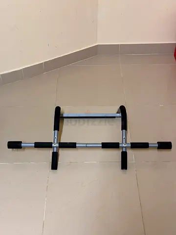 Adjustable Doorway Pull-Up / Chin-Up Bar - Good Condition