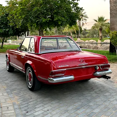 1968 Mercedes-Benz 280 SL Pagoda (W113) — the iconic “Pagoda” roadster.