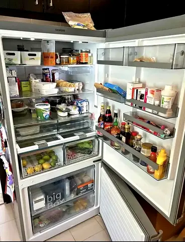 Siemens iq700 Model Top Fridge Bottom Freezer Latest Model