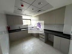 FREEHOLD/ VACANT/865 SQ FT/ CLOSE KITCHEN