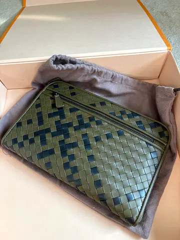 Botegga venetta Olive green woven leather clutch pouch - zippered organizer