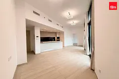 Spacious Layout Fitted Kitchen Ready To Move