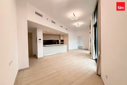 Spacious Layout Fitted Kitchen Ready To Move
