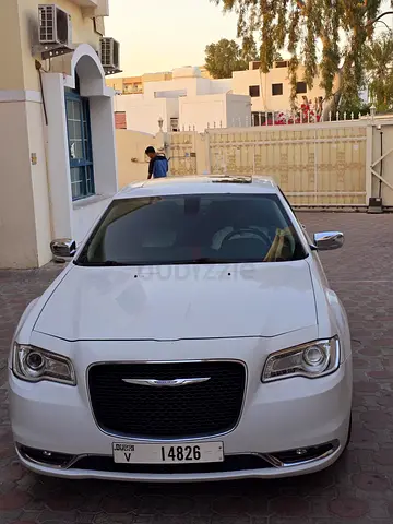 Chrysler 300C 2016 - American Specs - Well Maintained