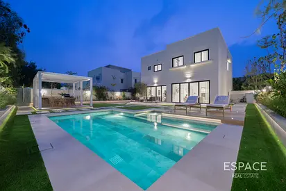 Stunning Turn key 5 Bedroom All En-suite