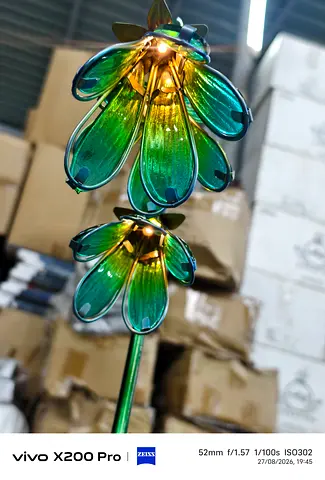 Decorative Solar-Powered Garden Flower Light (Green) - Set of 2