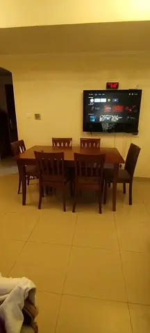 Dining table and 6 chairs selling