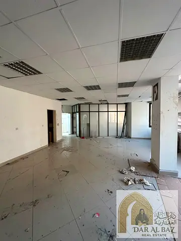For Annual Rent in Al Majaz 1, Sharjah – Spacious Office with 6 Rooms and Large Reception A well-positioned office is available for annual rent in Al