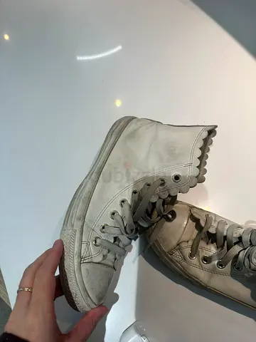 Gym shoes