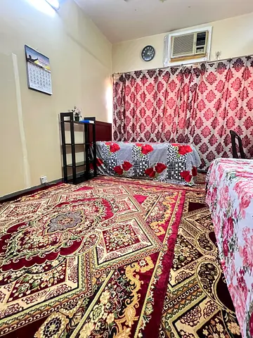 5 MINS. WALK TO OUD METHA METRO - BEDSPACES - FOR A CHRISTIAN EXECUTIVE WORKING LADIES