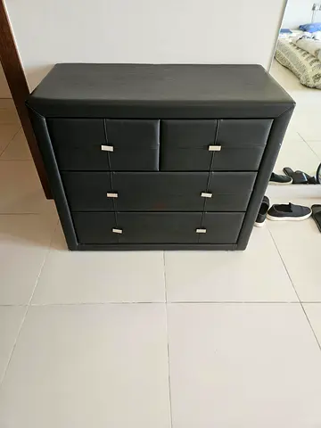 Black faux leather 6-drawer dresser / chest in good condition