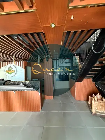 مطعم تجاري مجهز للإيجار صف أول كورنيش عجمان