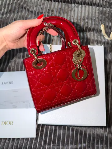 Dior original bag ! Burgundy patent leather small shoulder bag with chain strap