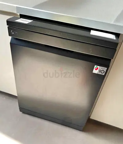 LG Premium Gray Quadwash 3 Rack Dishwasher – WiFi Diagnostic