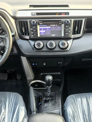 2018 Toyota RAV 4 — фото 12