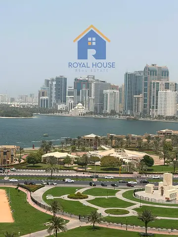 شقة مميزة بحديقة خاصة، بإطلالة بحرية وإطلالة جميلة مباشرة على حديقة وبحيرة، مع تكييف مجاني.