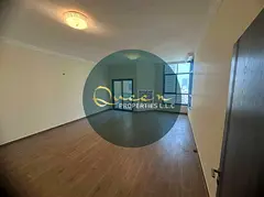 Large space / Prime and vibrant location / Close to services and amenities