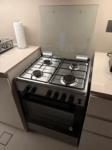 Used freestanding gas cooker with oven - stainless steel, 4 burners