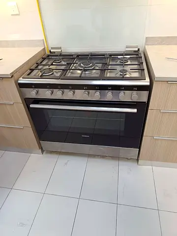 Siemens 5 burner gas cooker 90by60 cm