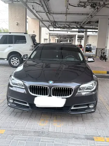 BMW 528i 2015 GCC | AGMC Dubai | HUD | 360 Camera | Soft Close | Brown Leather
