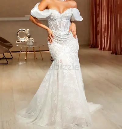 White lace off-shoulder wedding dress, mermaid fit, size approx. S/8