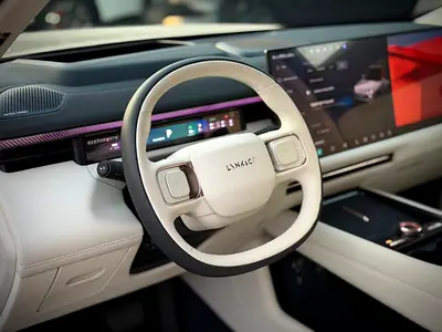 2025 LYNK & CO 900 — миниатюра 17
