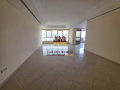 أربع غرف وصالتين في المجاز 3 بإطلالة بحرية وبلكونة وتكييف مجاني وباركنغ مجاني وخادمة ماستر و5 حمامات ومساحات كبيرة وشهر فري