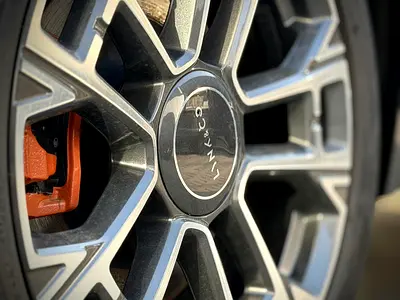 صورة 18 لـ 2025 LYNK & CO 900