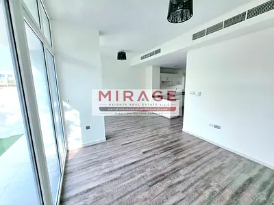Single Row | Middle Unit | Prime Location
