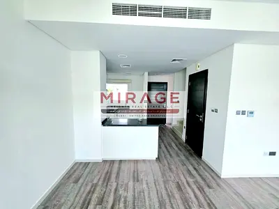 Single Row | Middle Unit | Prime Location