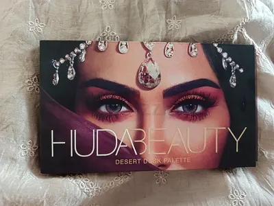 Huda Beauty Desert Dusk Eyeshadow Palette – 18 Shades