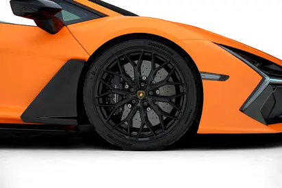 صورة 8 لـ 2024 Lamborghini REVUELTO