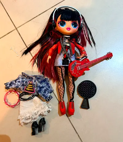 LOL Surprise OMG Rocker Doll with Guitar and Extra Outfits