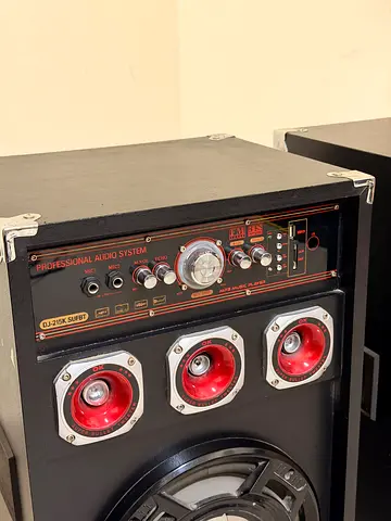 Large Floor Speaker with Built-in Amplifier and Tweeters - Good Working Condition