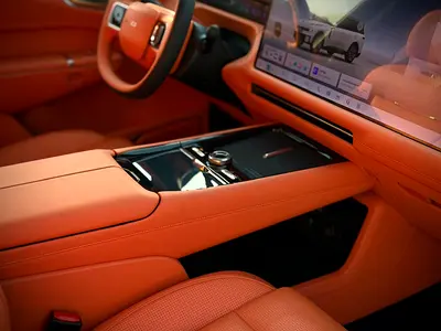 صورة 14 لـ 2025 LYNK & CO 900