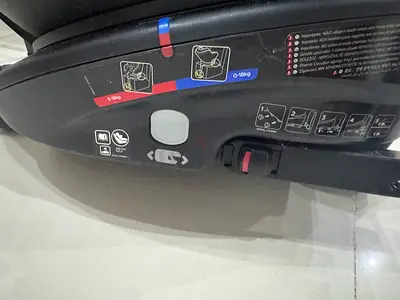 2 Infant car seat base / carry car seat (0-18 kg) - good condition