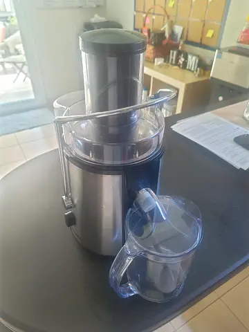 Sonashi Electric Juice Extractor - Good Working Condition