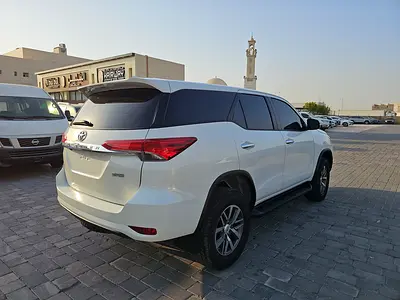 2018 Toyota FORTUNER photo 5