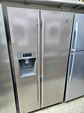 Electrolux Side-by-Side Fridge Freezer with Water Dispenser ice maker- Good Condition fr home delive