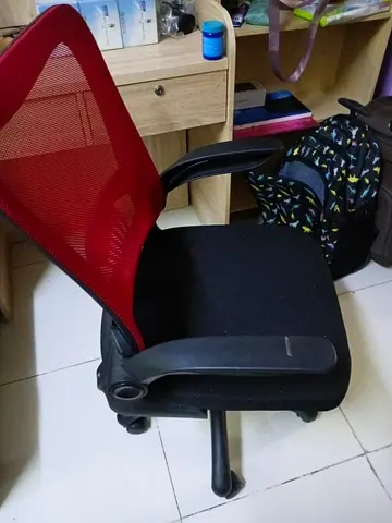 3 Mesh office chair with armrests — used, good condition