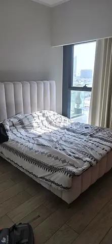 King size bed in brand new condition