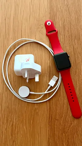 Apple Watch Series 3 GPS, 42 mm, aluminum
With 1 sports band