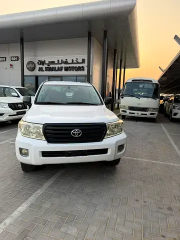 Toyota Land Cruiser GXR 2015 V6 GCC Specs - Excellent Condition