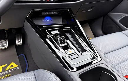 صورة 14 لـ 2025 Volkswagen GOLF R