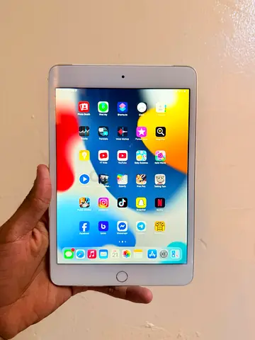 🌟Apple iPad mini 4 [Storage Size e.g., 64GB] – Clean & Ready to Go! 📱✨