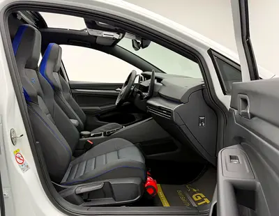 صورة 16 لـ 2025 Volkswagen GOLF R