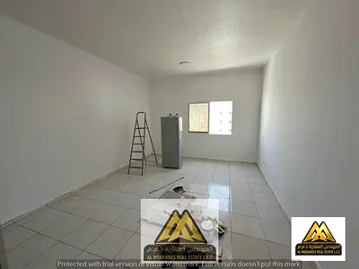 للإيجار السنوي في عجمان منطقة الراشدية 3 استوديو بمساحة كبيرة ومريحة مطبخ شبه منفصل تكييف مركزي خزائن حائط صيانة على المالك موقع مميز على شارع رئيسي م