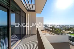 Vacant | Community Pool | Spacious |